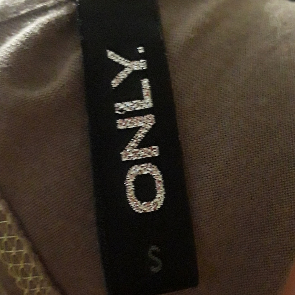 ONLY TOP - Picture 7 of 8